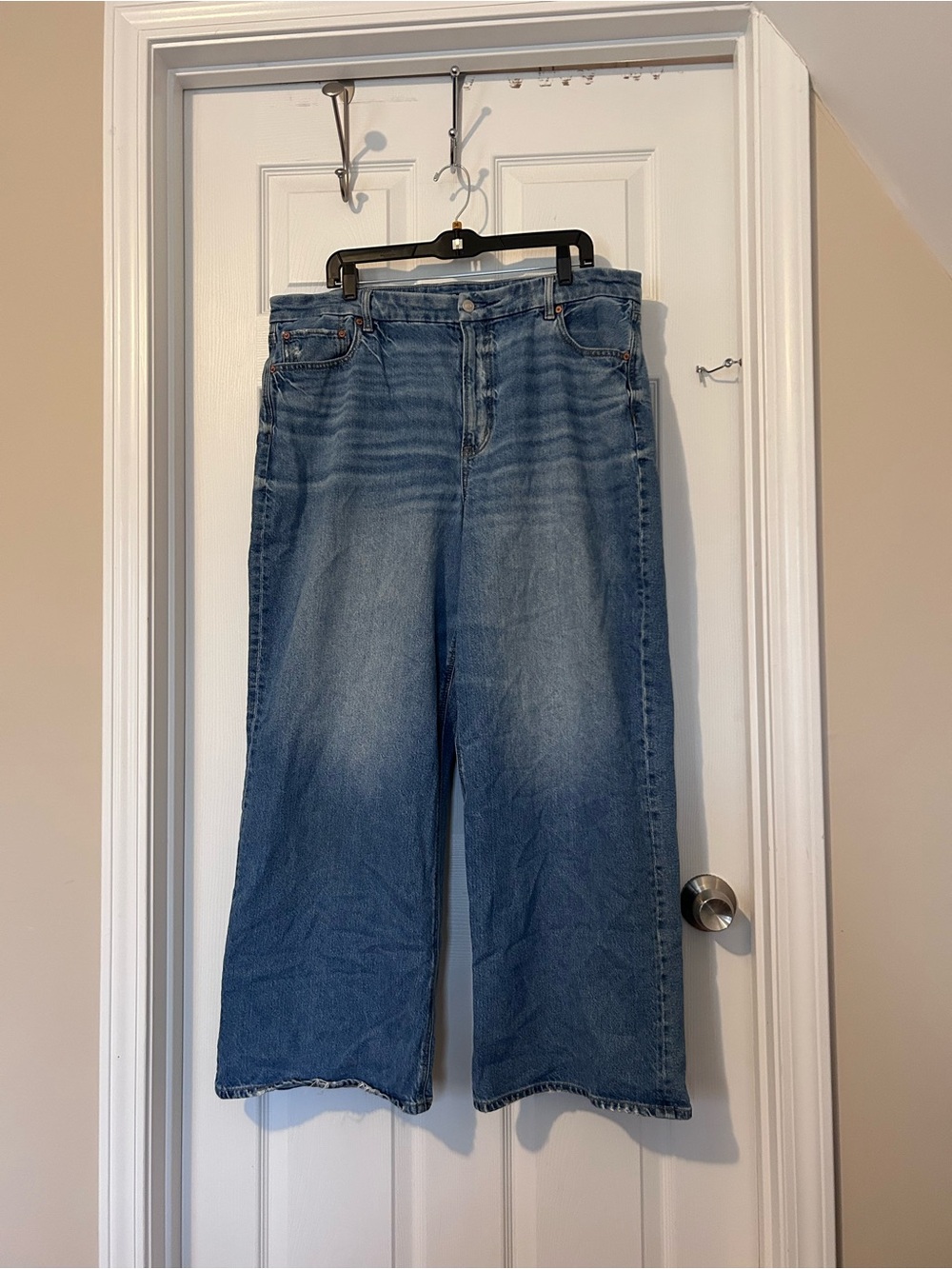 AE Strigid Curvy Super High Waisted Baggy Straight Jeans